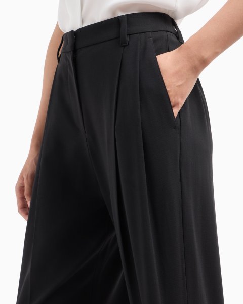 Pleated trousers in barathea wool