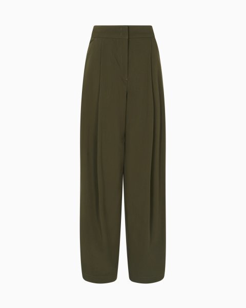 New York capsule collection canvas trousers with darts